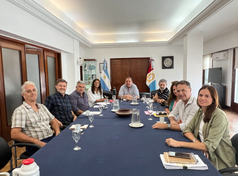 La comisión directiva del CAUPSF D1 visitó el Palacio Municipal para abordar temáticas de vital importancia