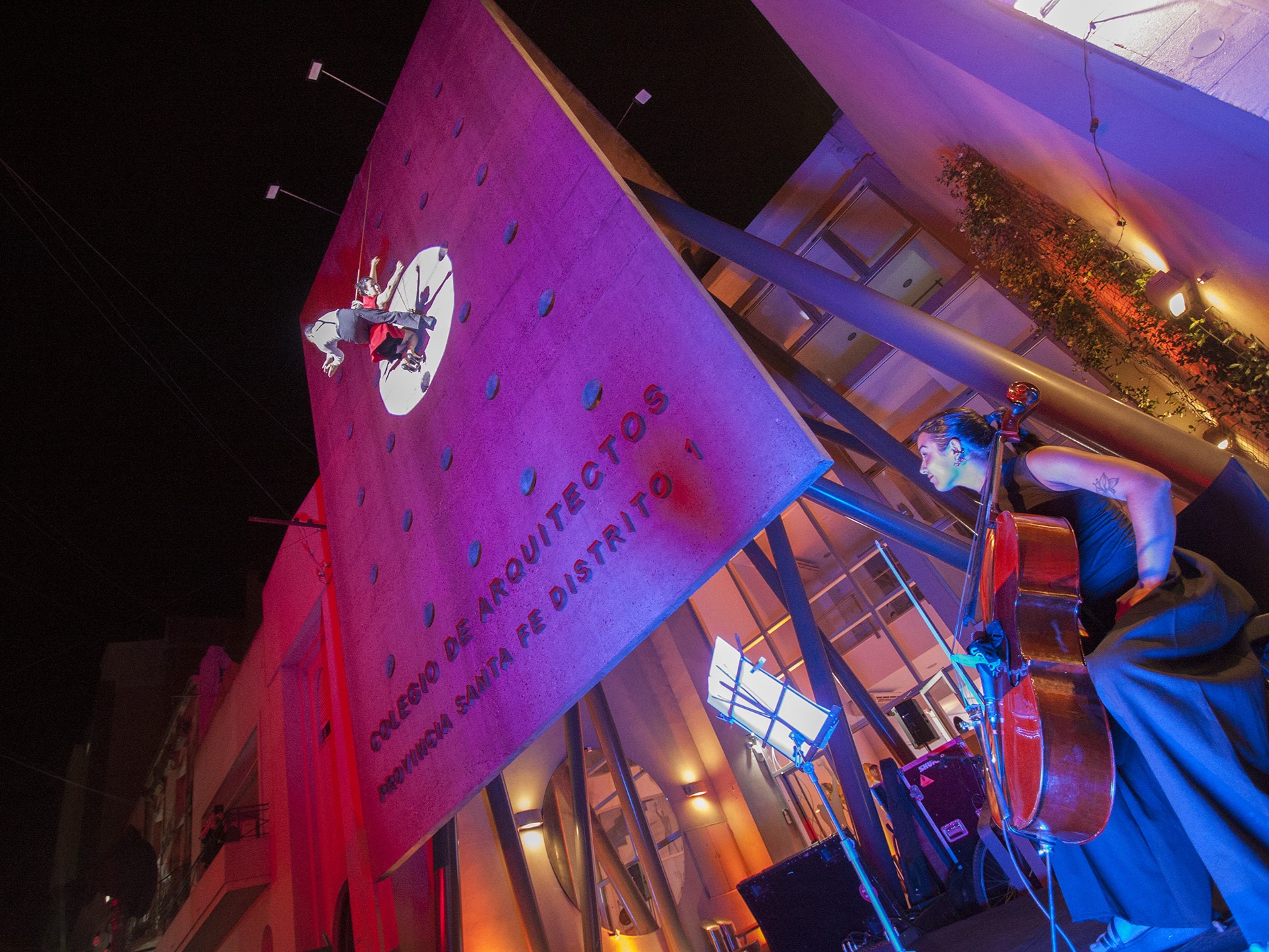 Fiesta de Fin de Año 2025: una noche de celebración, comunidad y arte en el CAU D1